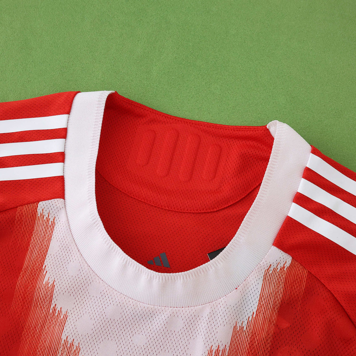 Bayern München 2025/26 Home Player Shirt