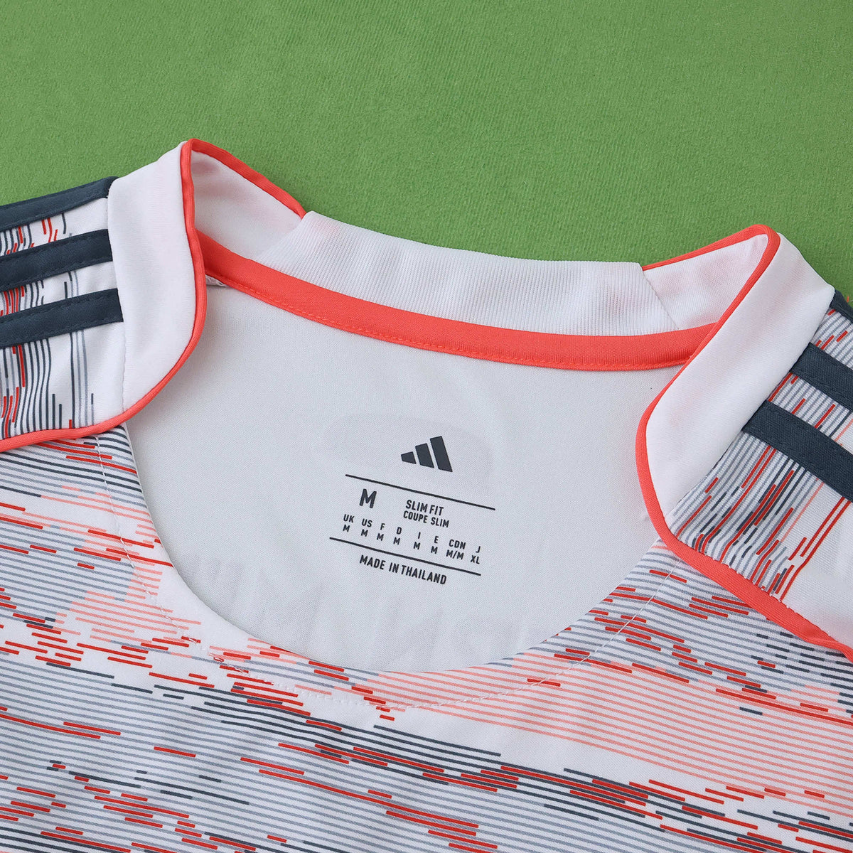 Bayern München 2025/26 Away Shirt