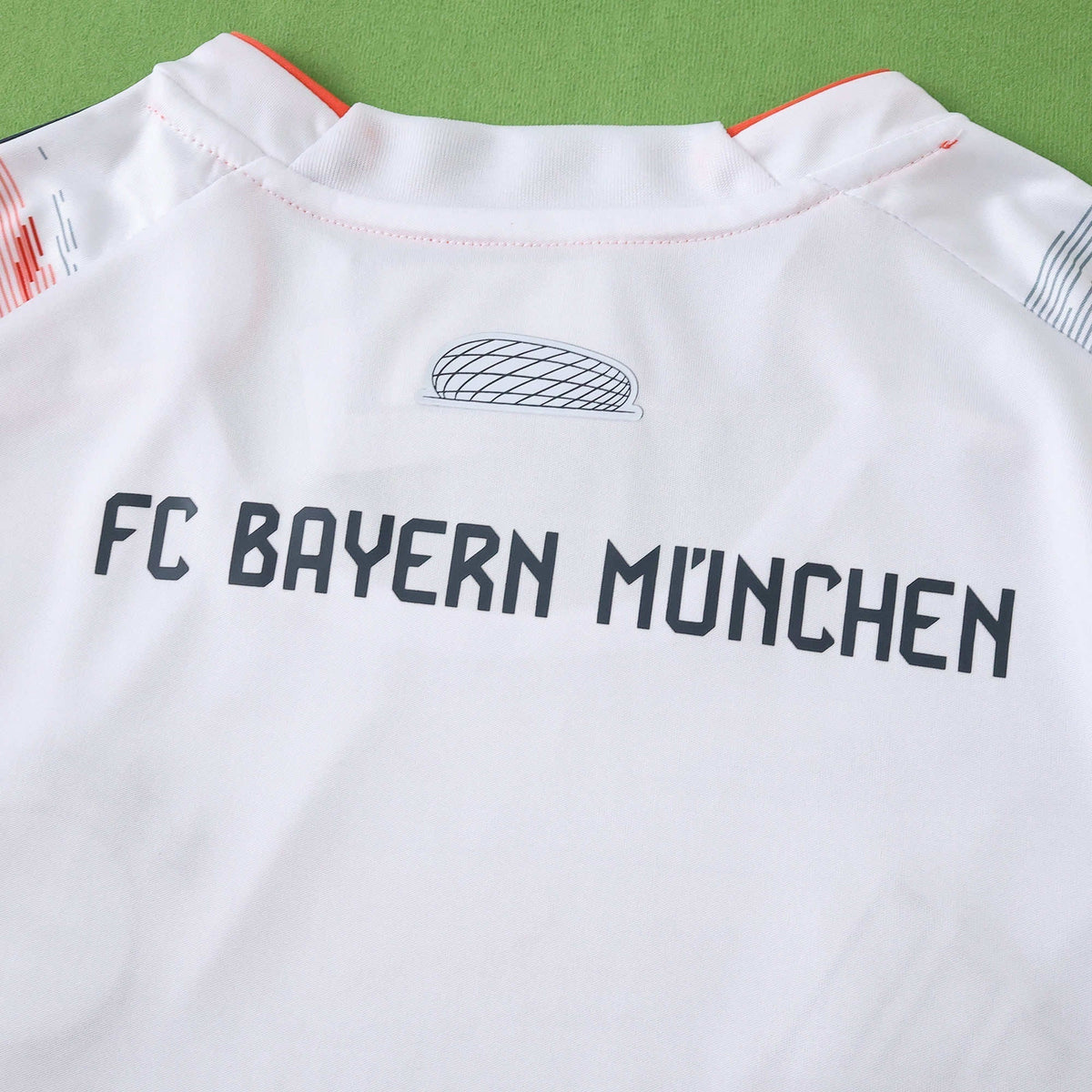 Bayern München 2025/26 Away Woman Shirt