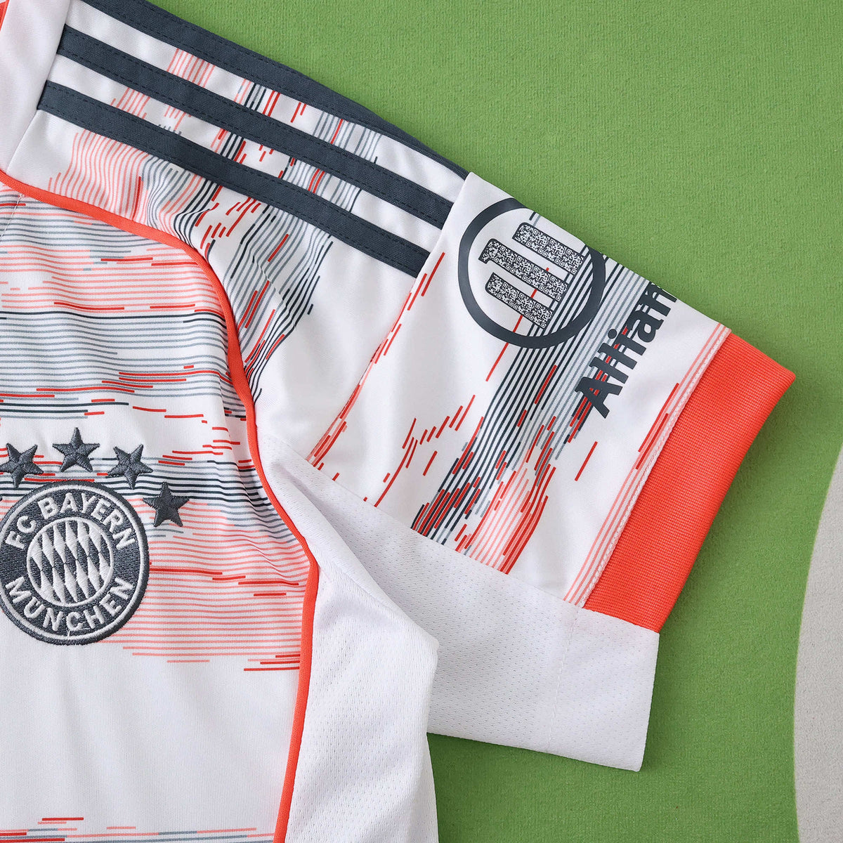 Bayern München 2025/26 Away Woman Shirt